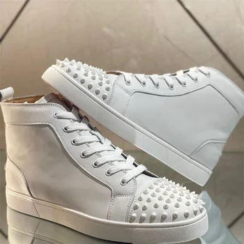 Luxo Designer Branco Couro Real Rebites Fundo Vermelho High Top Sapatos Para Homens Casuais Formadores De Flats Sapatos Mulheres Da Moda Tênis